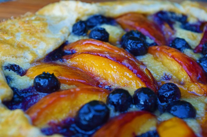 Nectarine blueberry crostata3