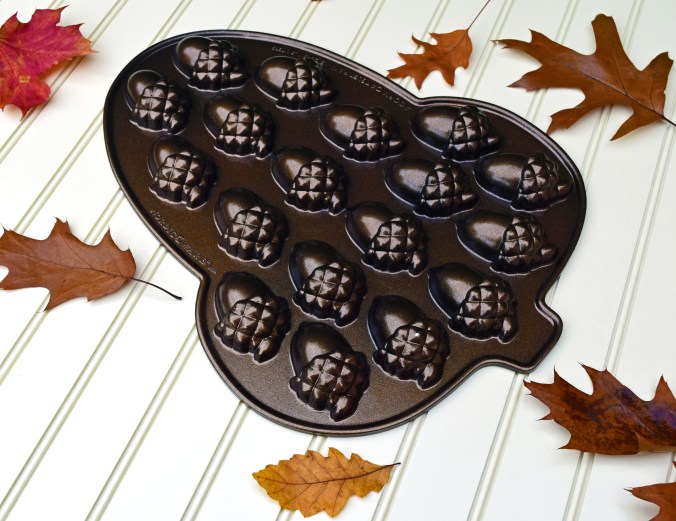 Acorn cakelet pan