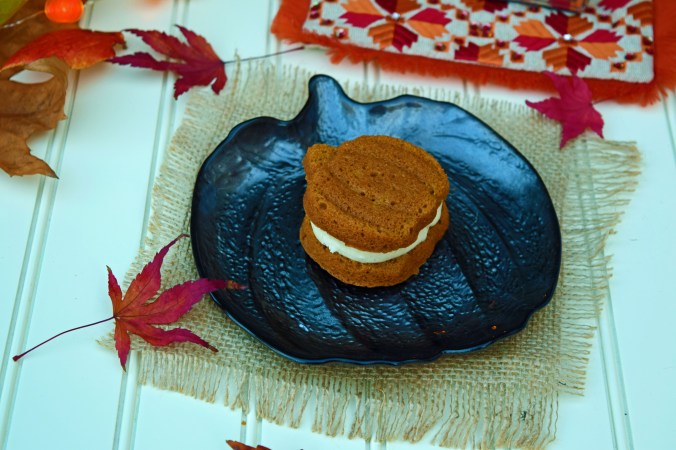 Pumpkin Whoopie Pie1