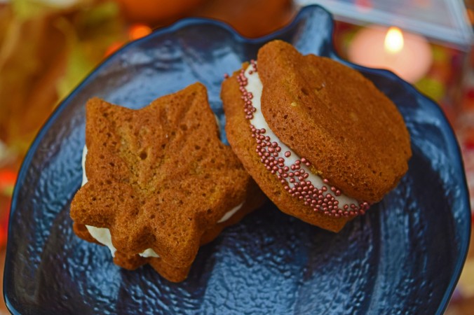 Pumpkin Whoopie Pies1