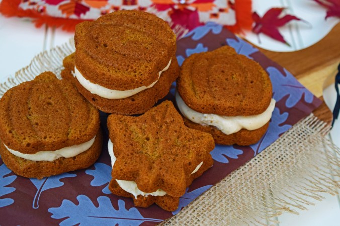 Pumpkin Whoopie Pies3